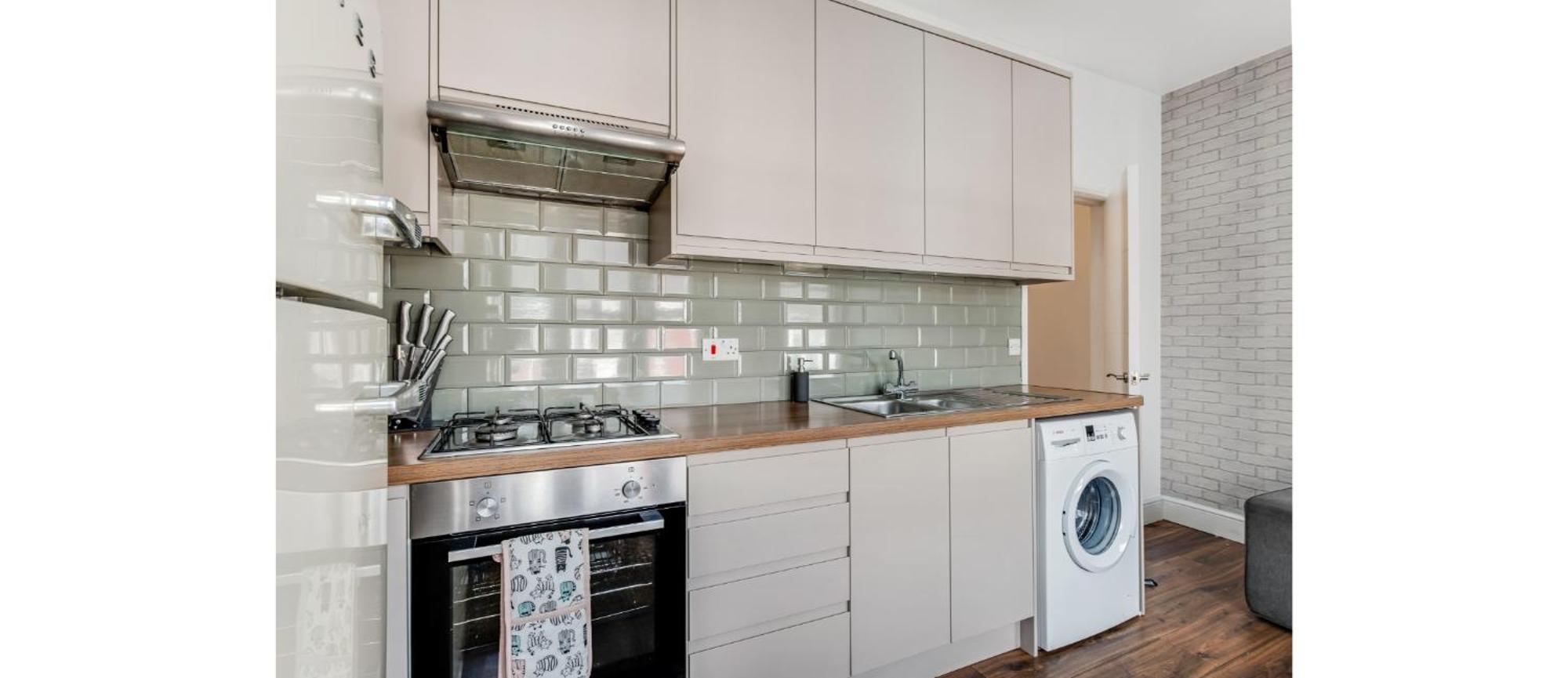 Spacious Two Bedroom In Wood Green *
