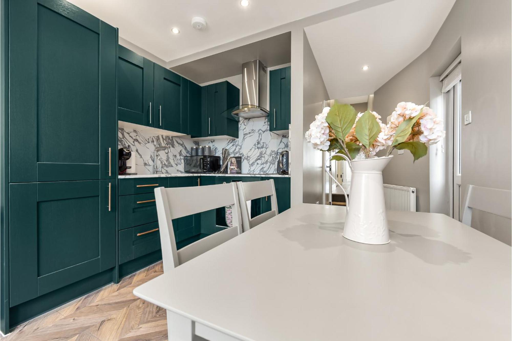 Lovely 2 Bedroom With Grill Londen