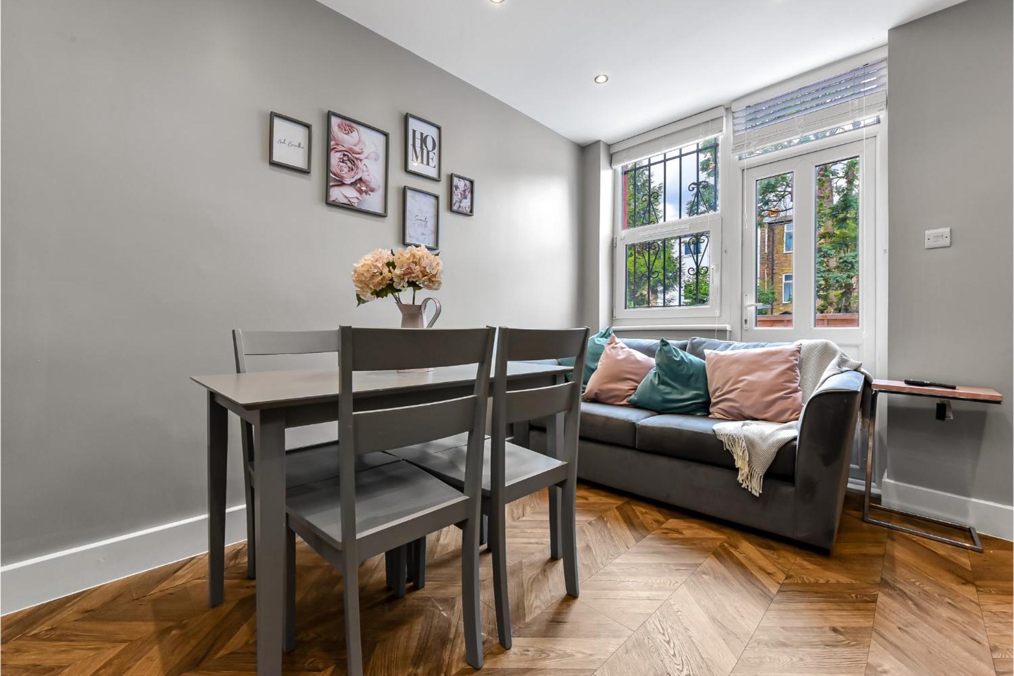 Appartement Lovely 2 Bedroom With Grill Londen