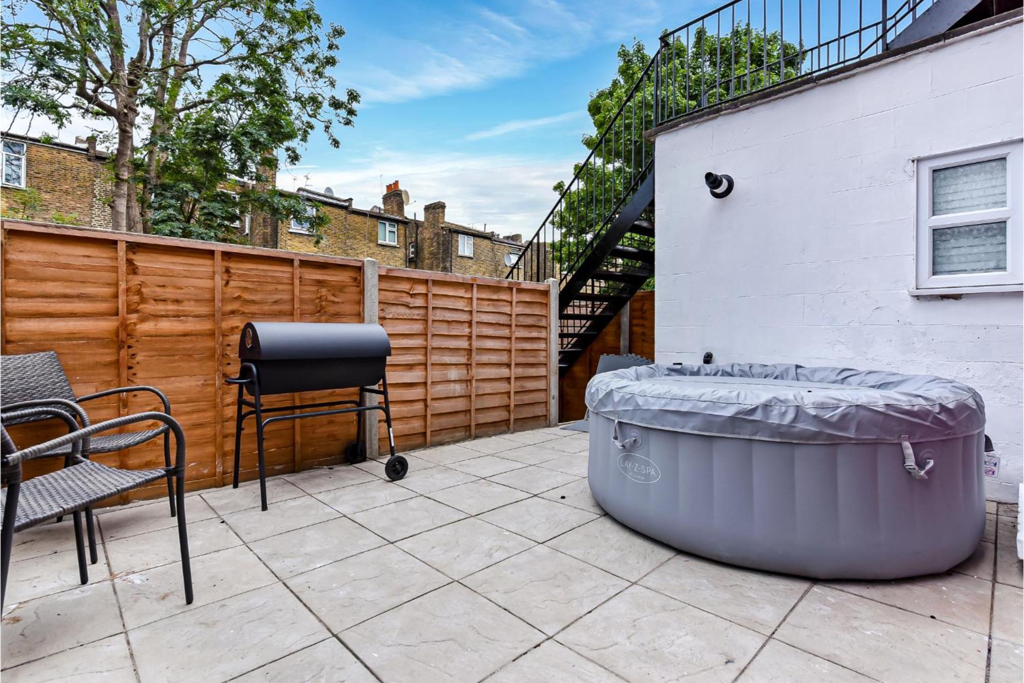 Appartement Lovely 2 Bedroom With Grill Londen