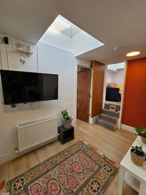 Appartement West Kensington Bright Flat Londen