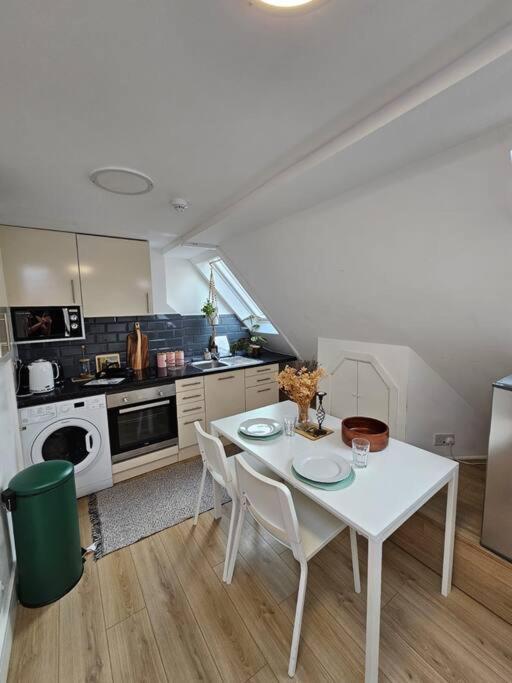 Appartement West Kensington Bright Flat Londen