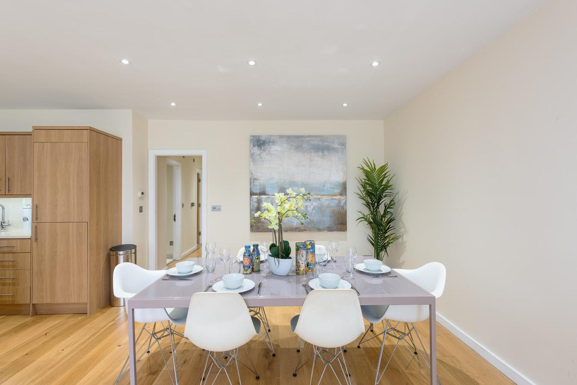 Moments From Hyde Park & Notting Hill With Free Luggage Storage And Washing Machine London