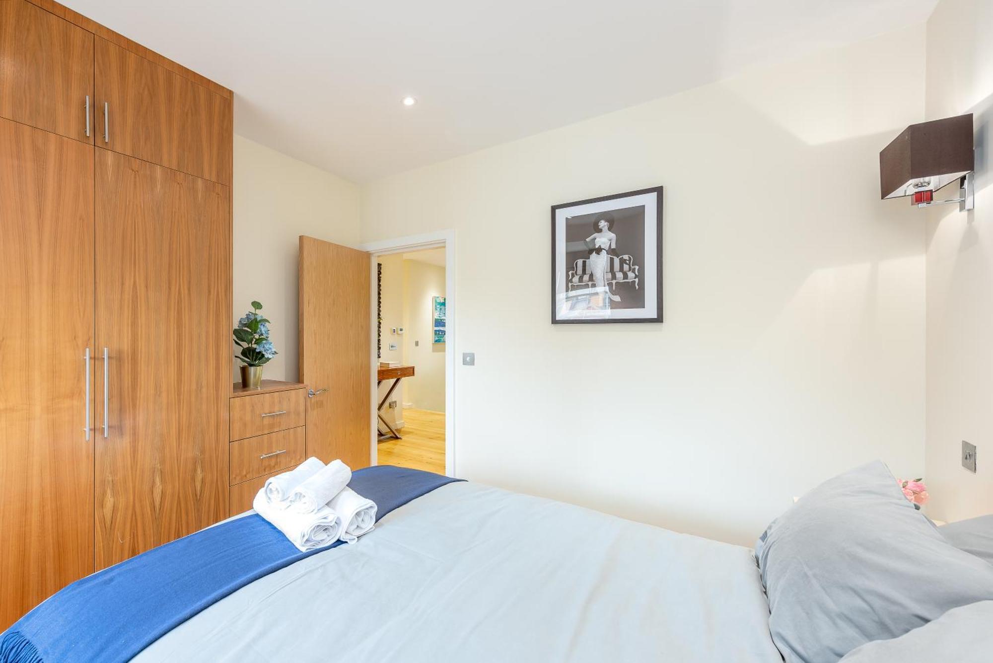 Moments From Hyde Park & Notting Hill With Free Luggage Storage And Washing Machine Apartment London