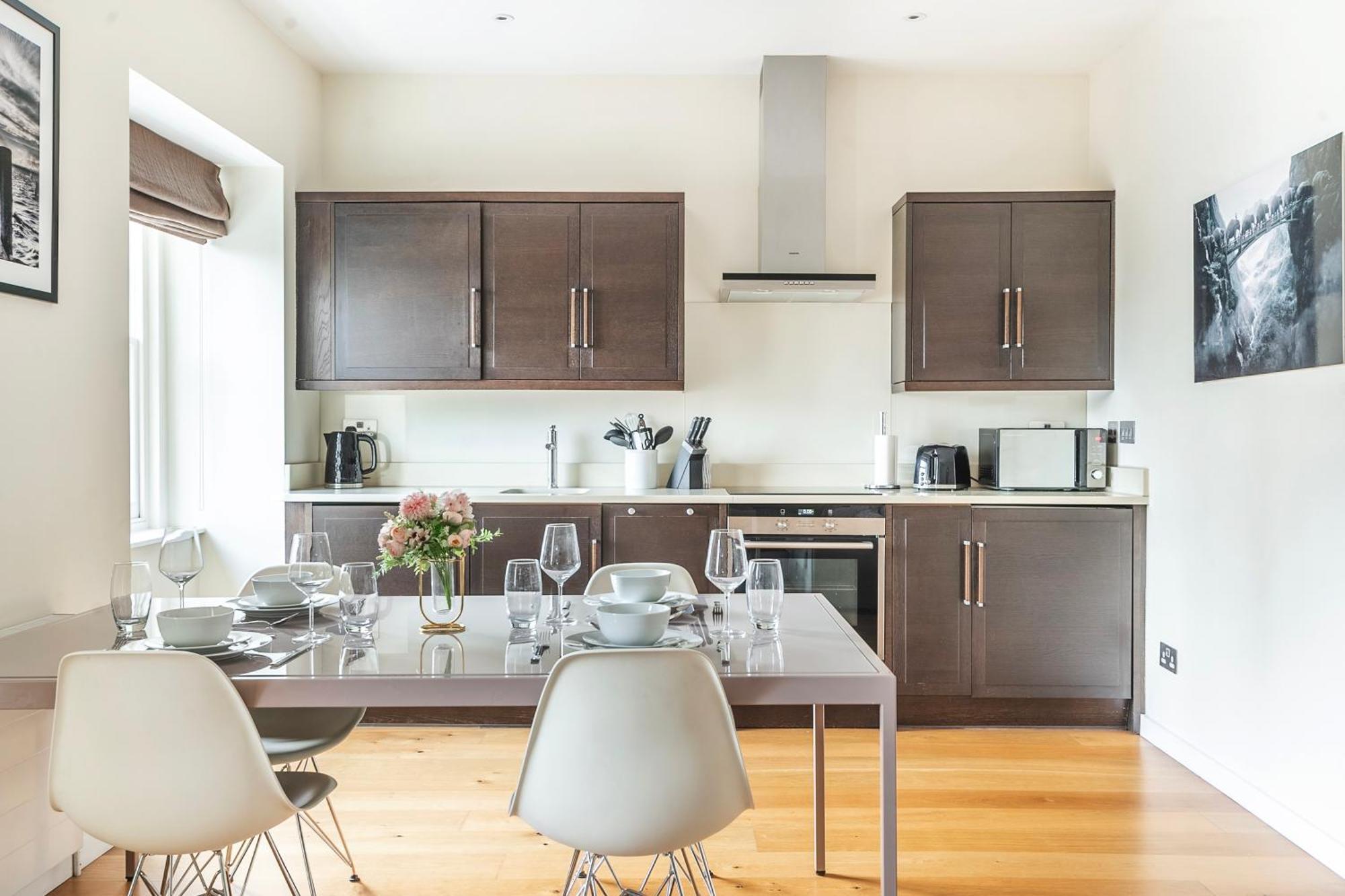 Moments From Hyde Park & Notting Hill With Free Luggage Storage And Washing Machine London
