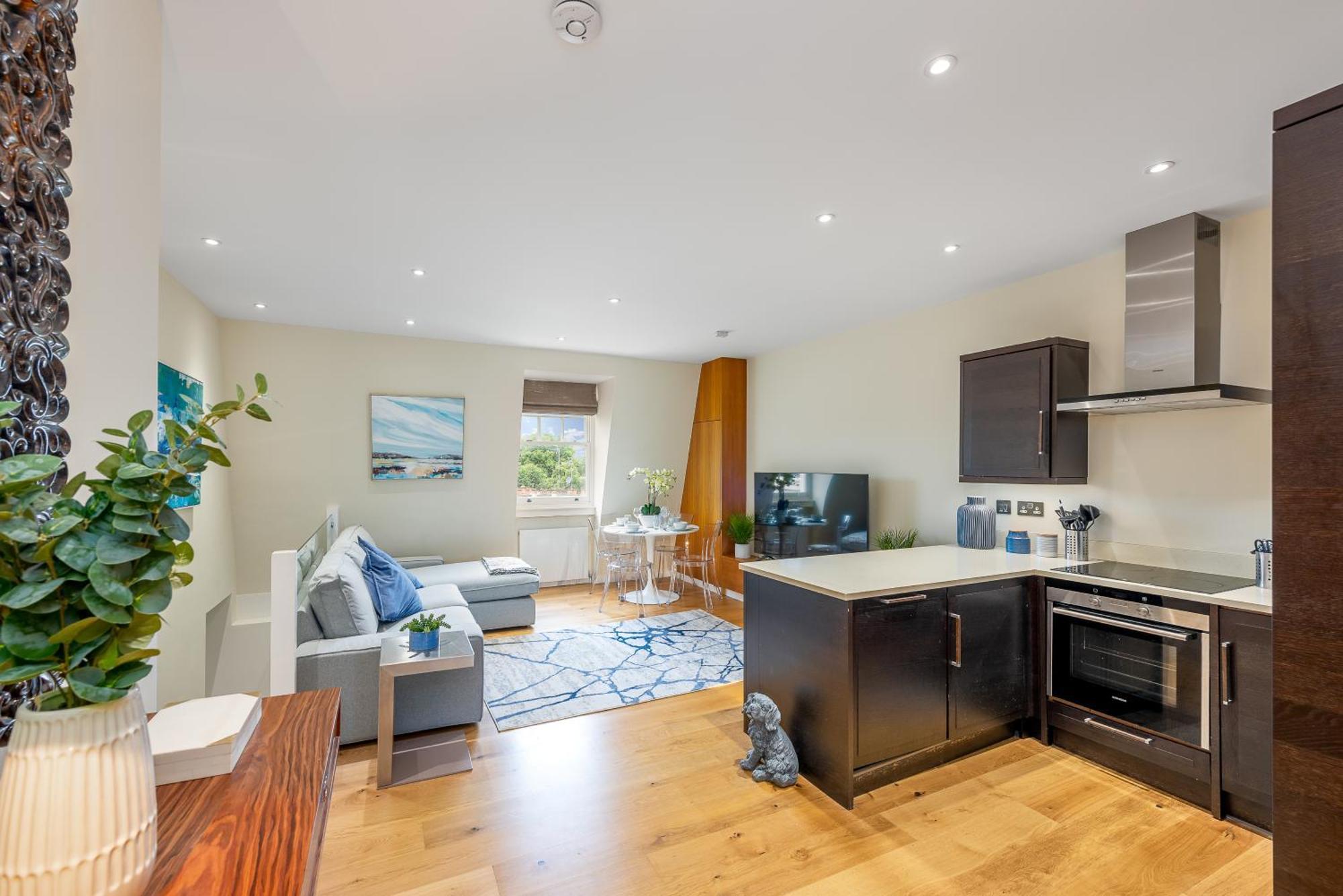 Apartment Moments From Hyde Park & Notting Hill With Free Luggage Storage And Washing Machine London