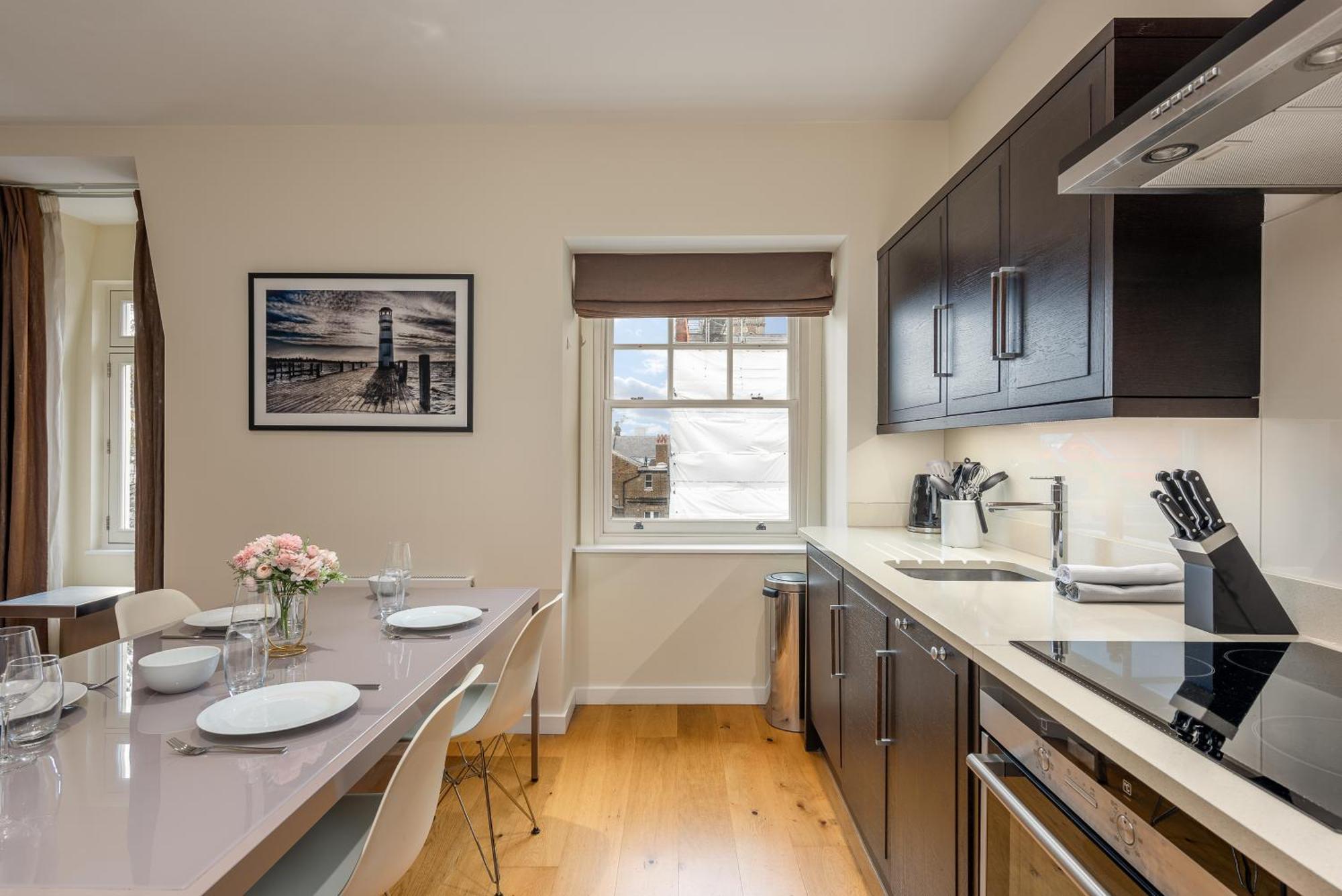 Moments From Hyde Park & Notting Hill With Free Luggage Storage And Washing Machine Apartment London
