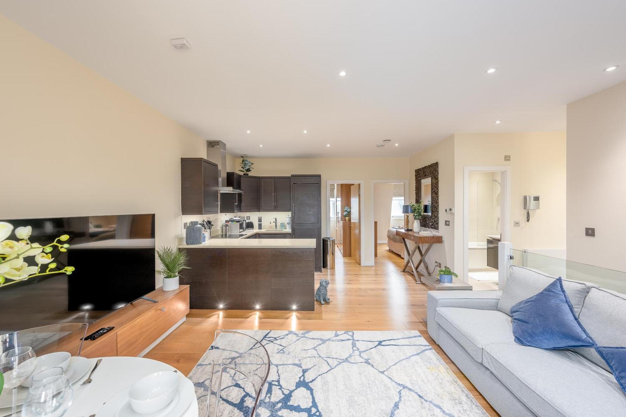 Moments From Hyde Park & Notting Hill With Free Luggage Storage And Washing Machine