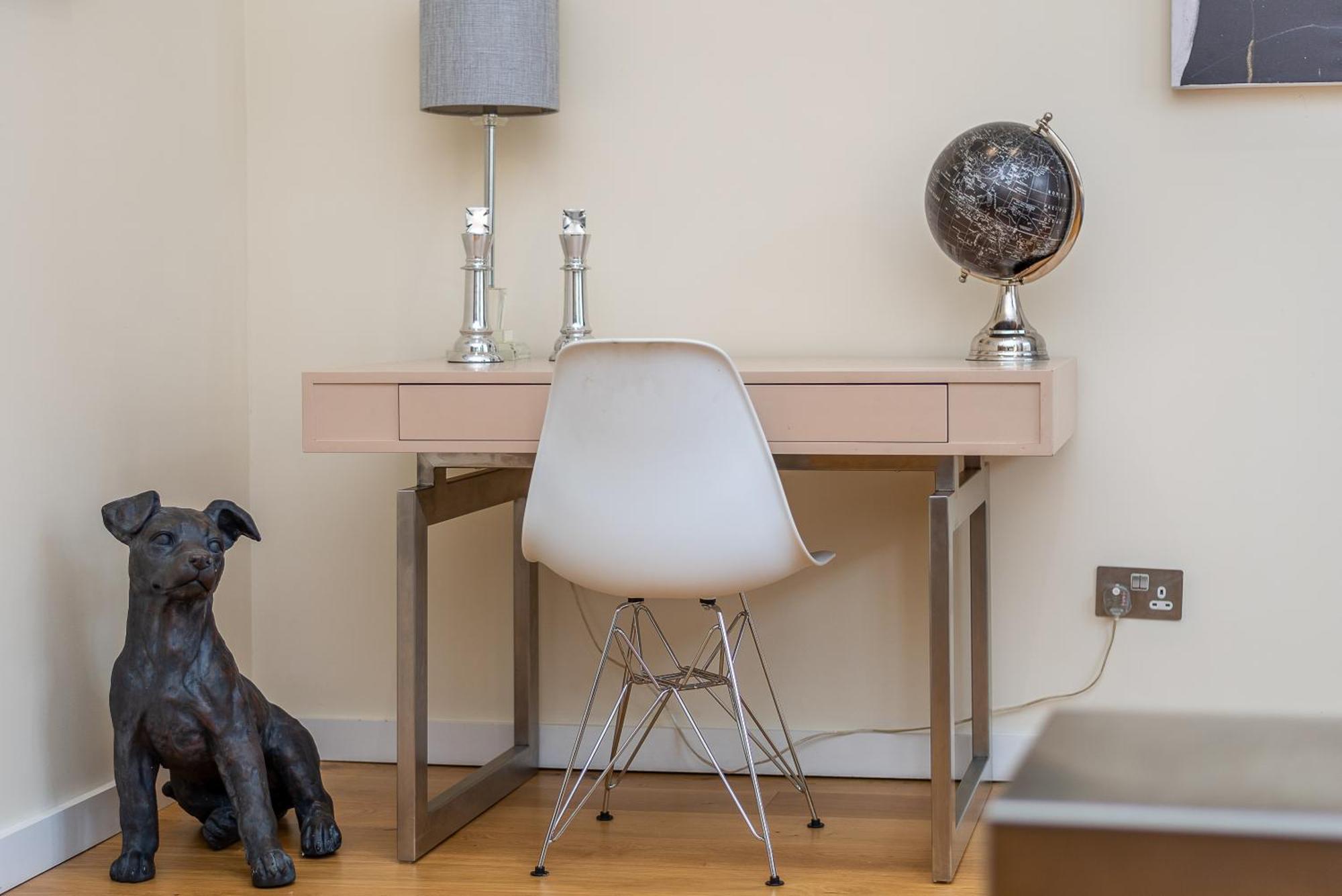 Apartment Moments From Hyde Park & Notting Hill With Free Luggage Storage And Washing Machine London