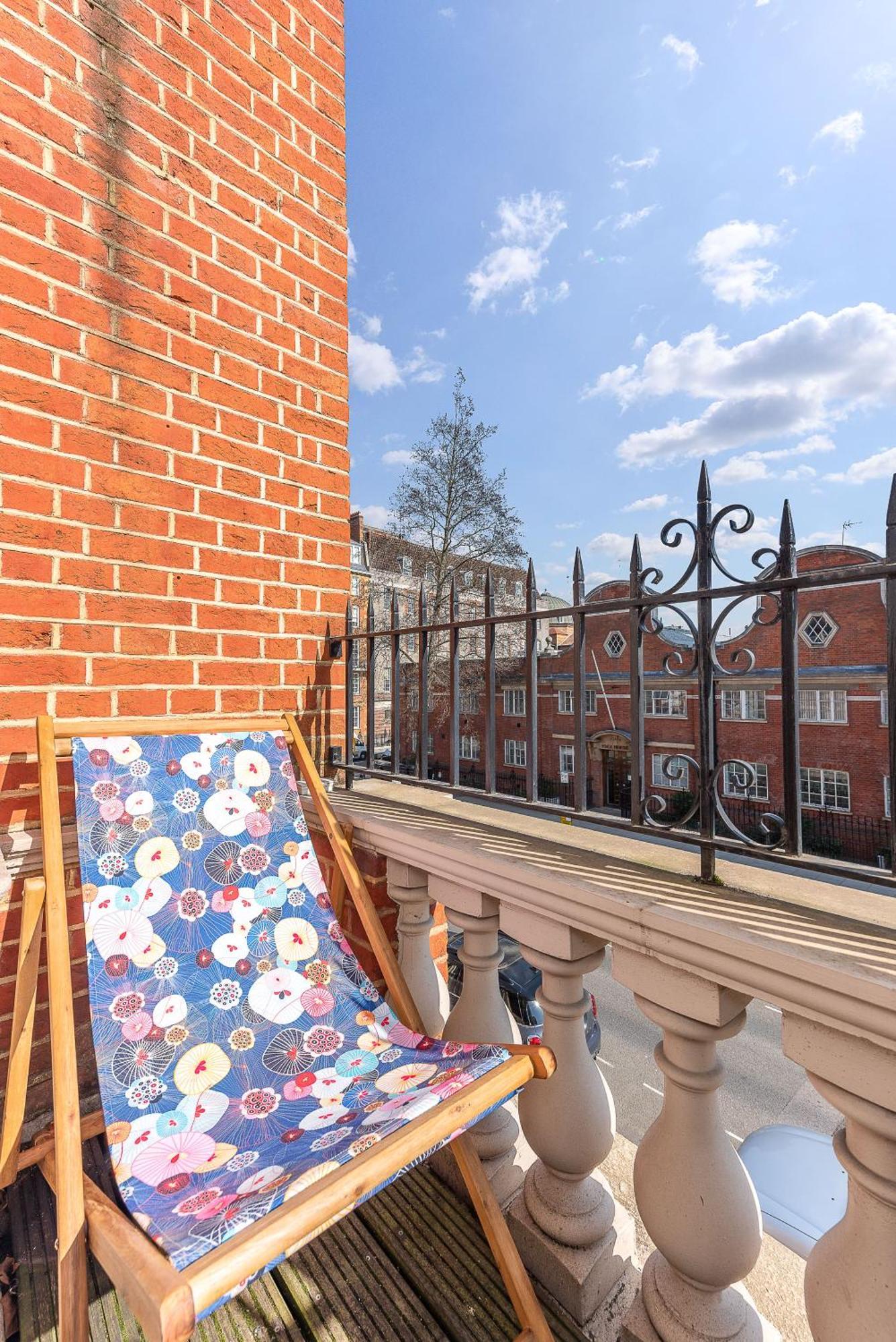 Moments From Hyde Park & Notting Hill With Free Luggage Storage And Washing Machine London