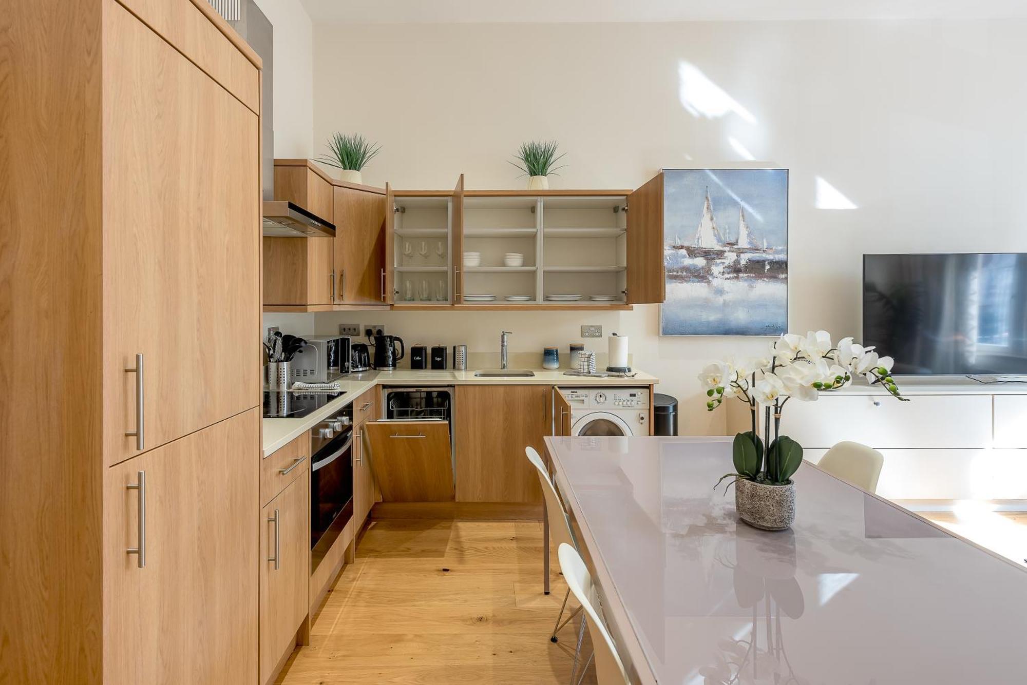 Moments From Hyde Park & Notting Hill With Free Luggage Storage And Washing Machine Apartment London