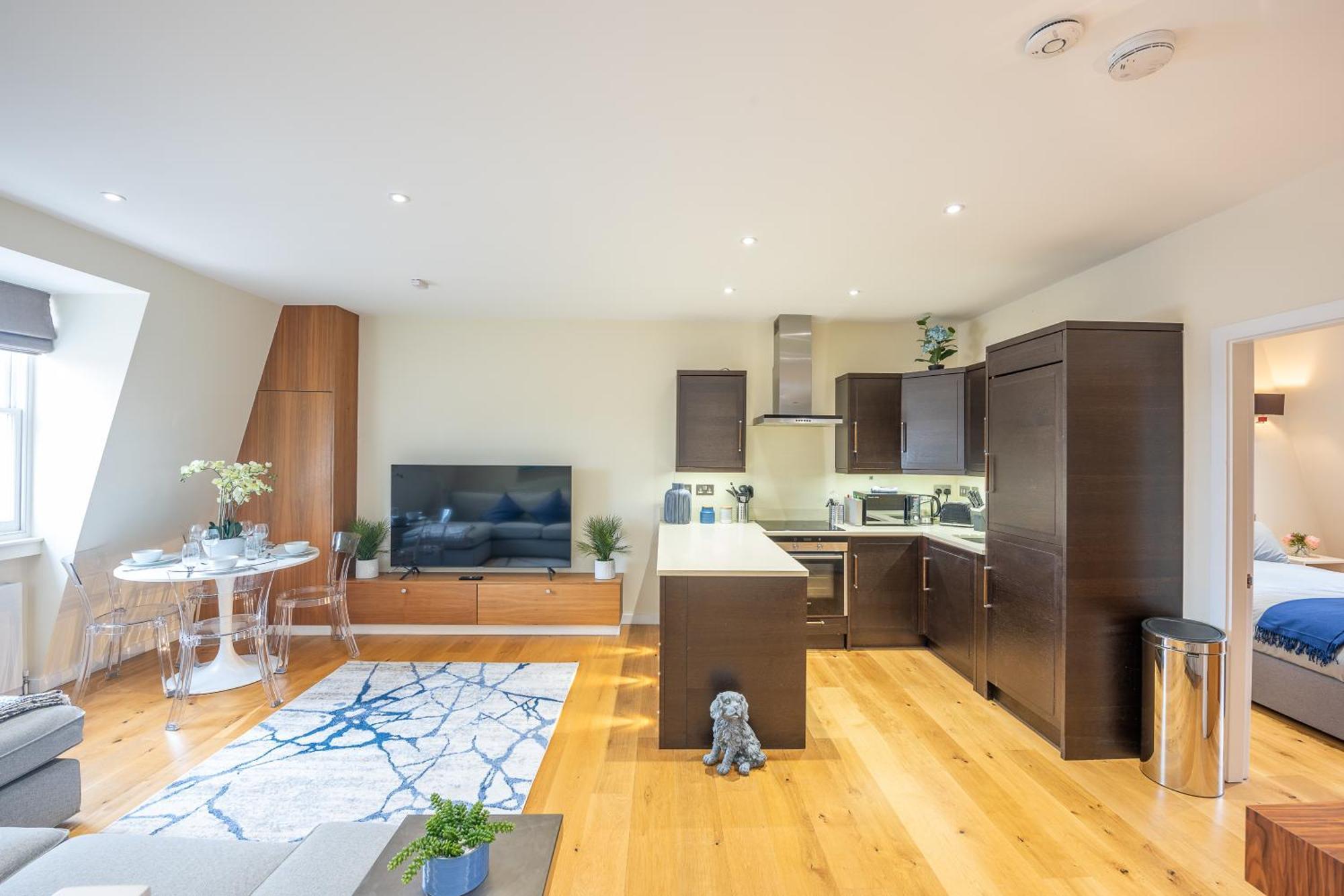 Moments From Hyde Park & Notting Hill With Free Luggage Storage And Washing Machine London