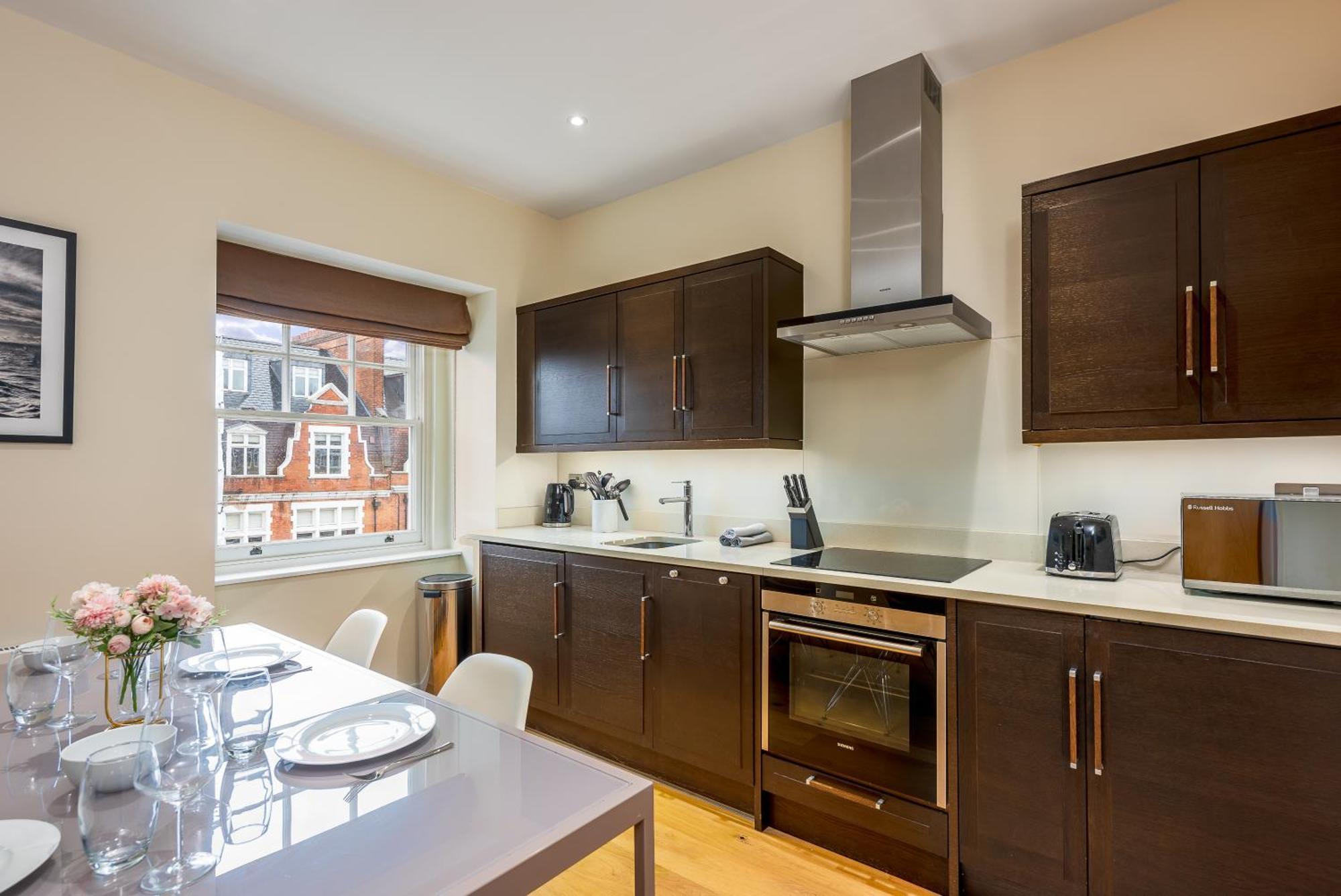Moments From Hyde Park & Notting Hill With Free Luggage Storage And Washing Machine London