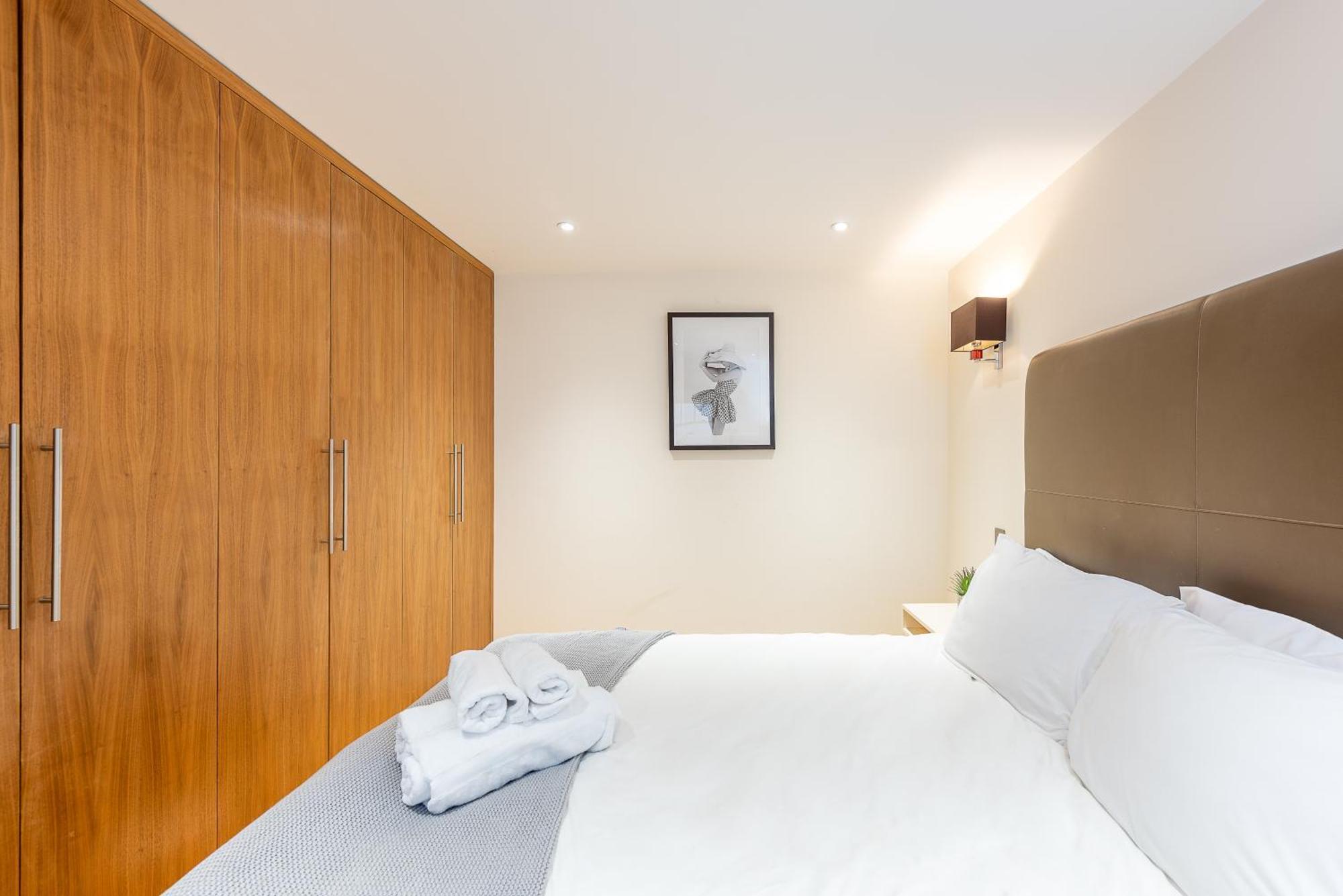 Moments From Hyde Park & Notting Hill With Free Luggage Storage And Washing Machine Apartment *