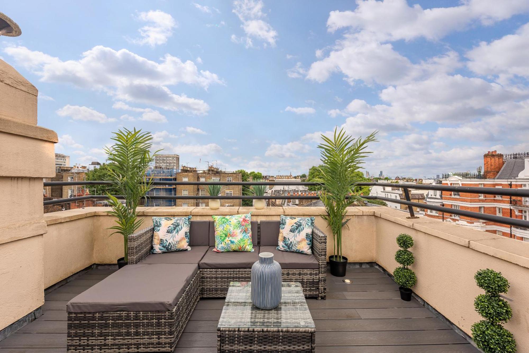 Moments From Hyde Park & Notting Hill With Free Luggage Storage And Washing Machine London