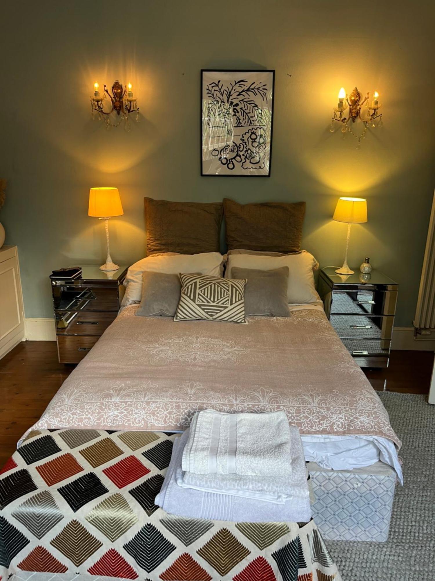 Homestay Dawn And Dudley The Sausage Dog's Parkside London