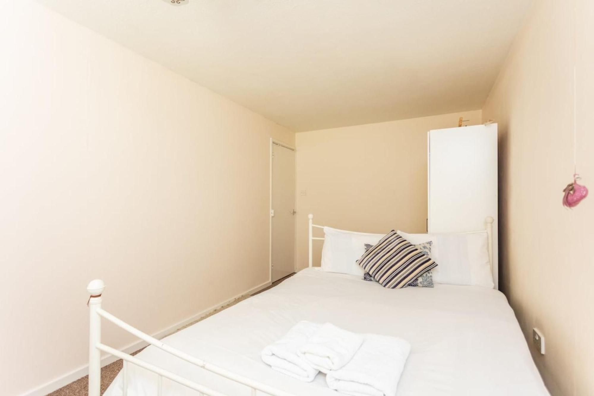 Spacious 2bd House Wprivate Garden - Kennington! * London