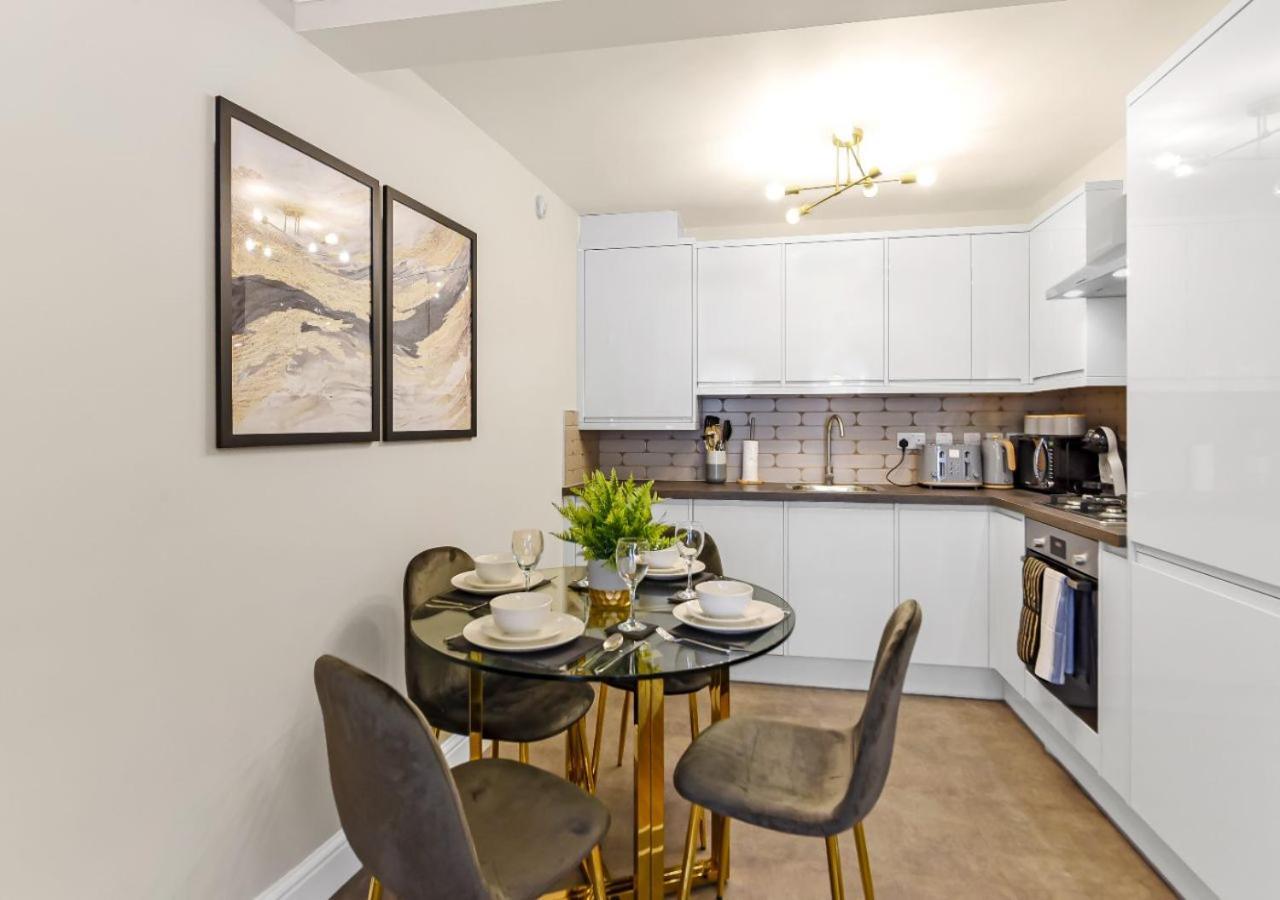 Charm: Stylish & Comfy 2br Flat In * London