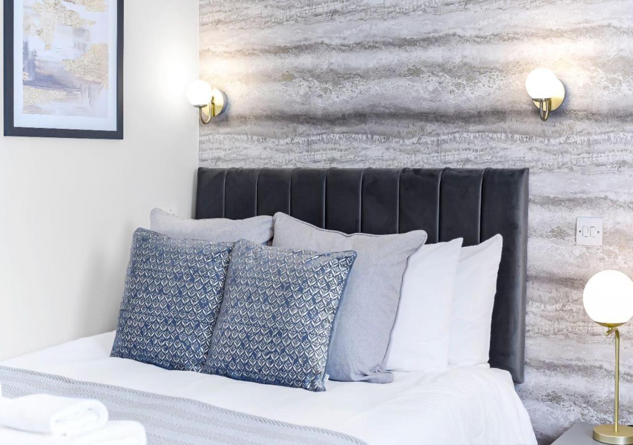 Apartment Charm: Stylish & Comfy 2br Flat In *