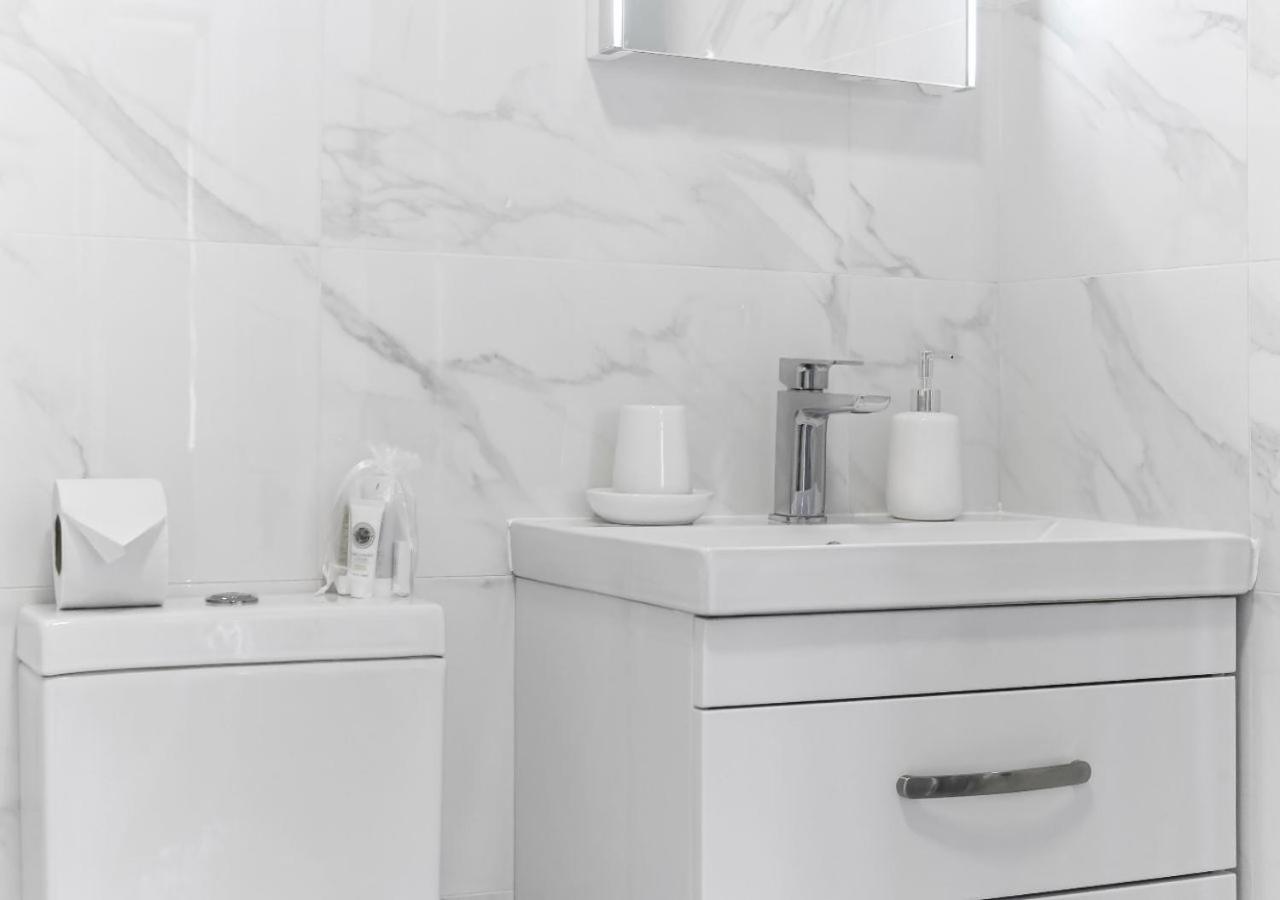 Charm: Stylish & Comfy 2br Flat In * London