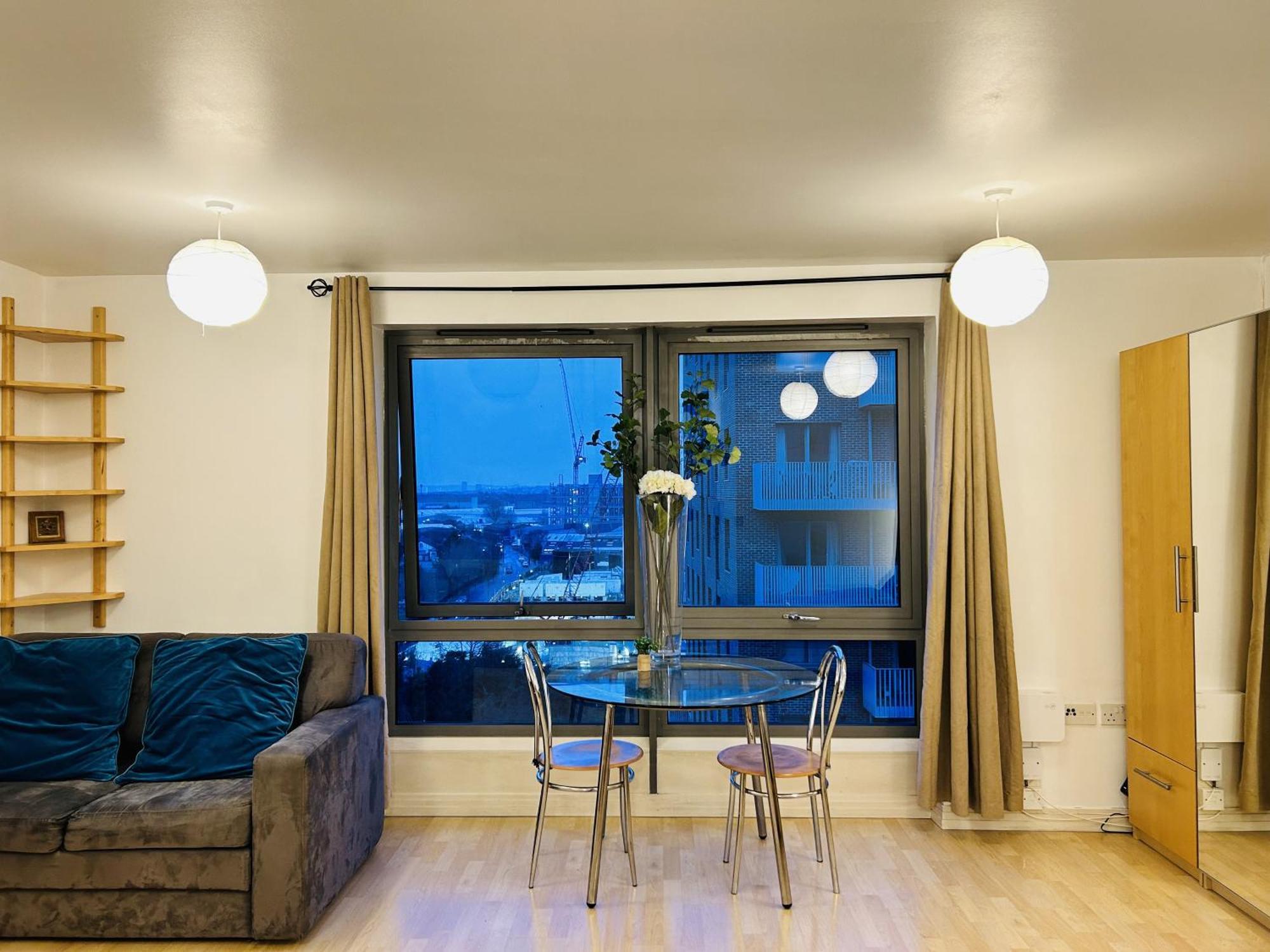 Apartment Urban Haven 10 Minutes To *