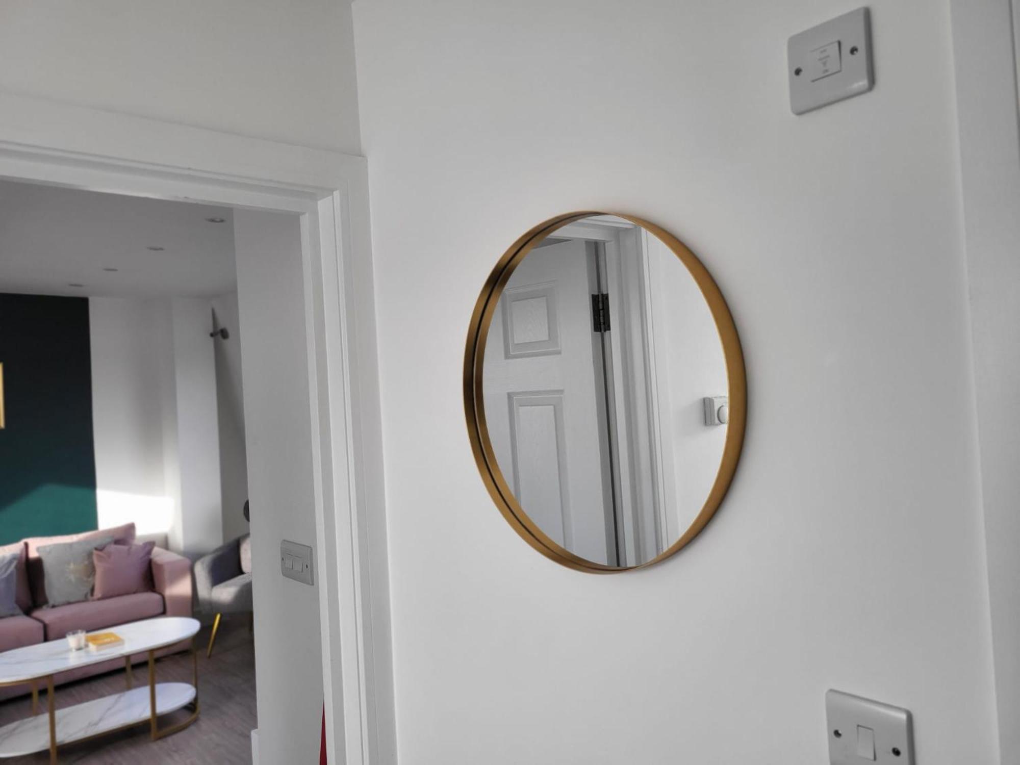 Appartement 20 Mins To Central London, Stylish Sky Views 2 Bed