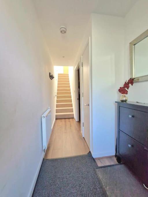Explore London: 2 Bedroom House In Wood Vakantiehuis *