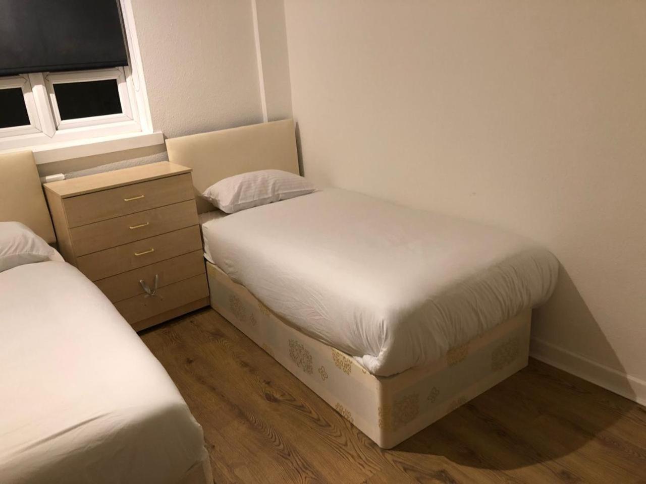 Lovely 3 Bedroom North Apartment *