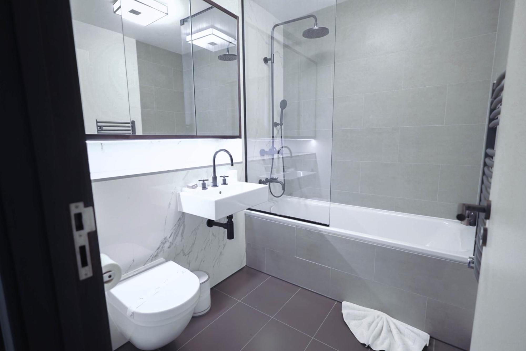 Street Serviced By Globe Apartment London