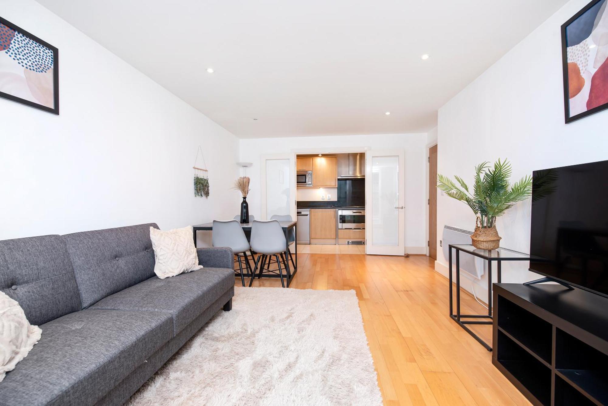 Terraced Riverview * London