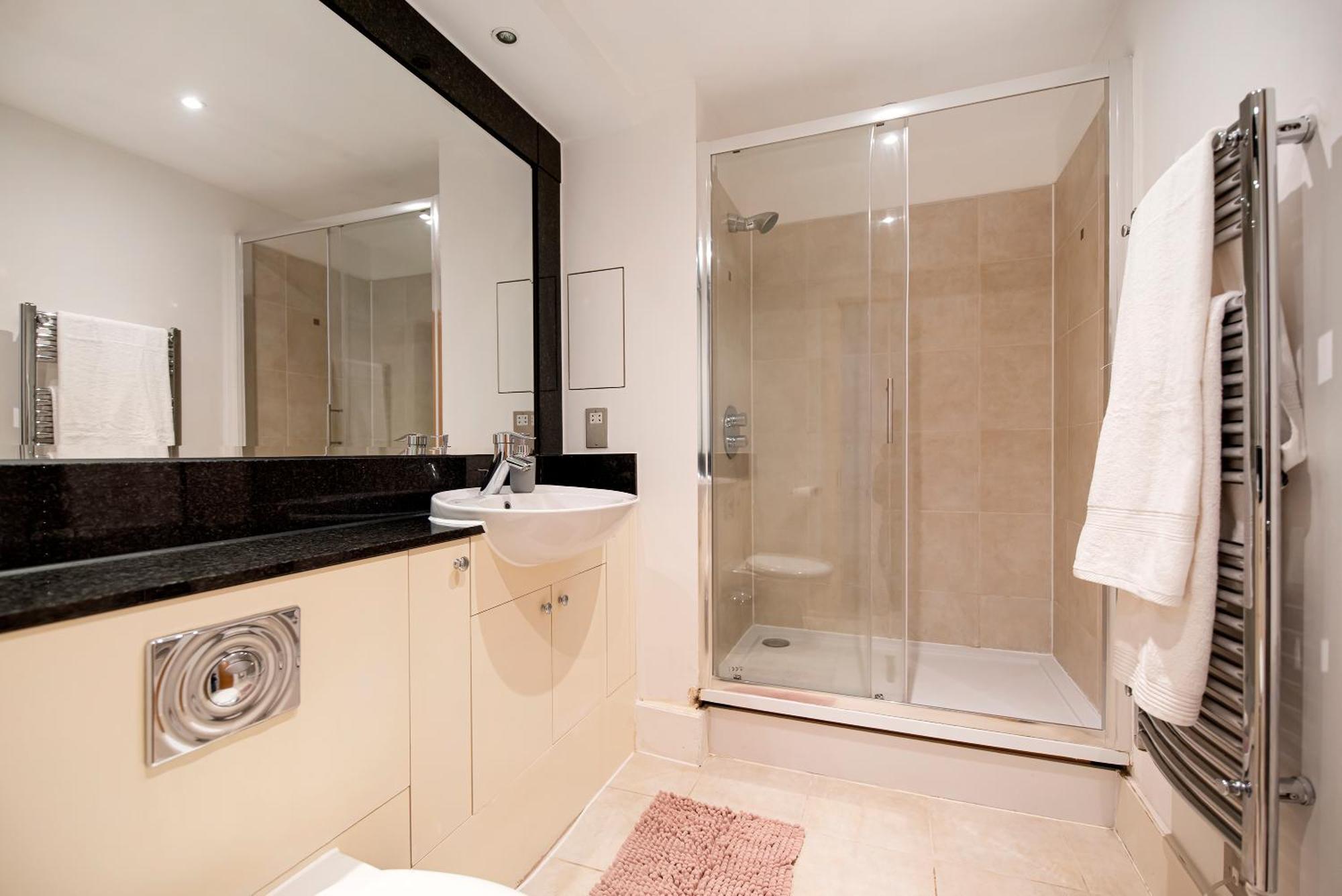 Terraced Riverview Apartment *