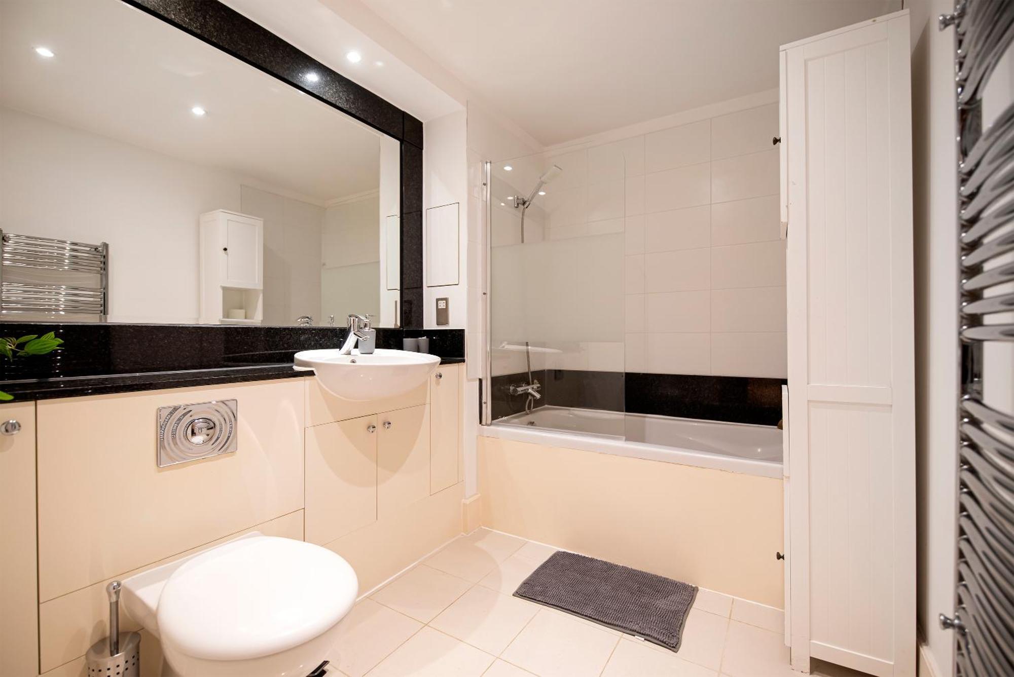Terraced Riverview Apartment *