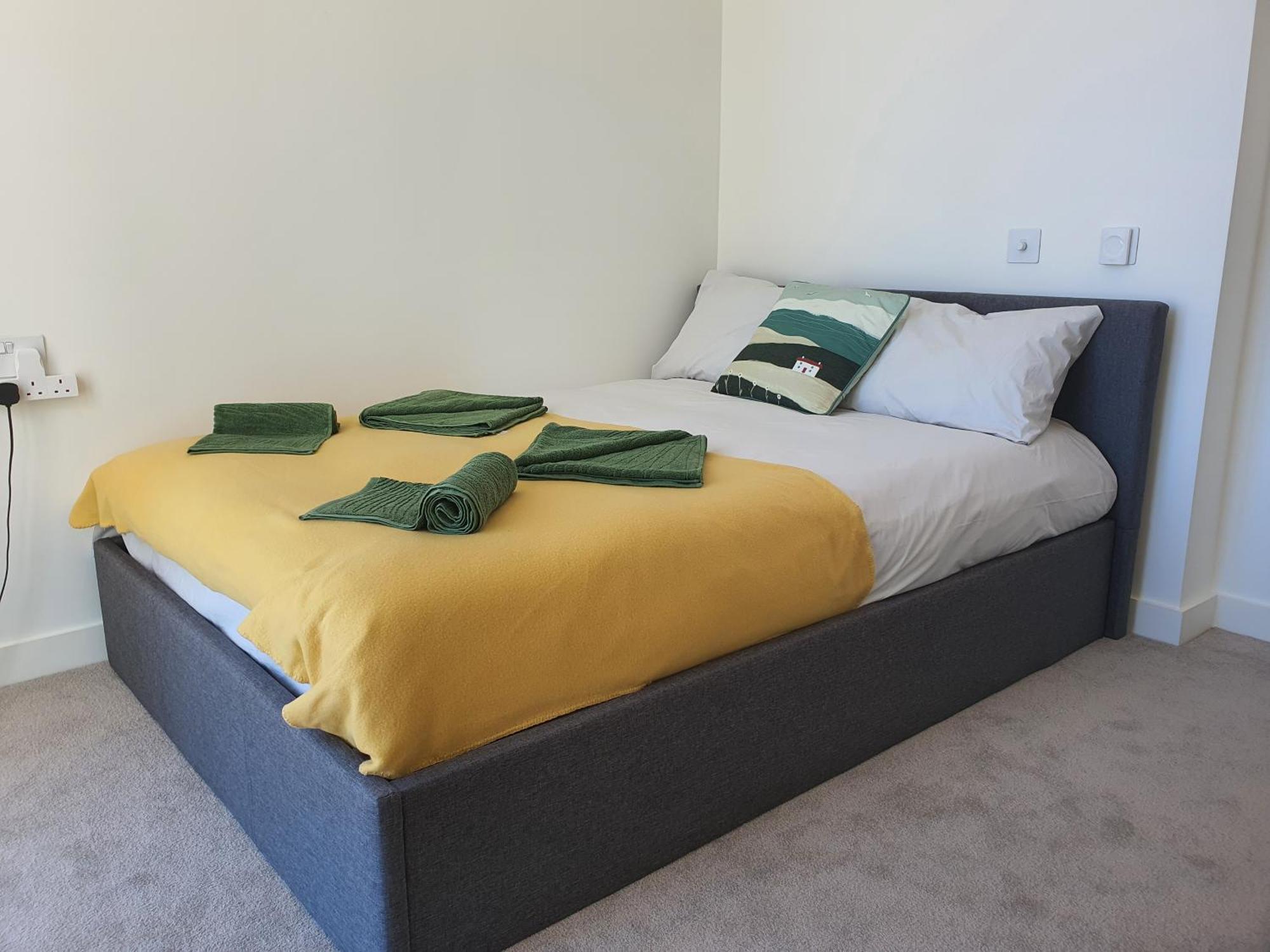 Cozy With Private Bathroom In Luxurious Flat Homestay *