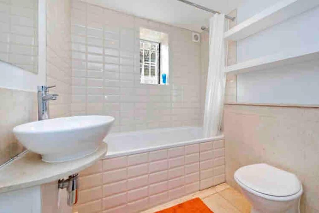 Beautiful 2 Bed/ 2 Bath Notting Hill Garden Flat Apartment