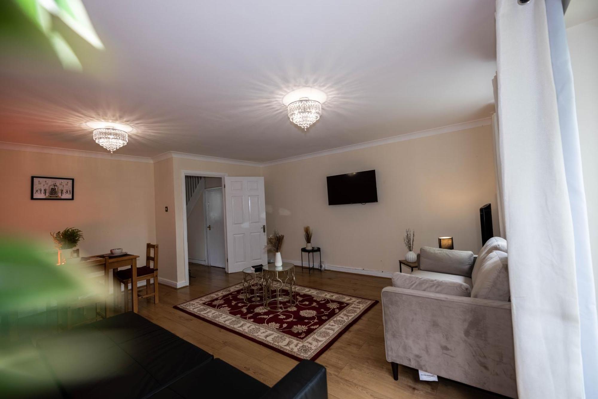 3kingbr&sofabed-garden-aircon-bbq-parkg