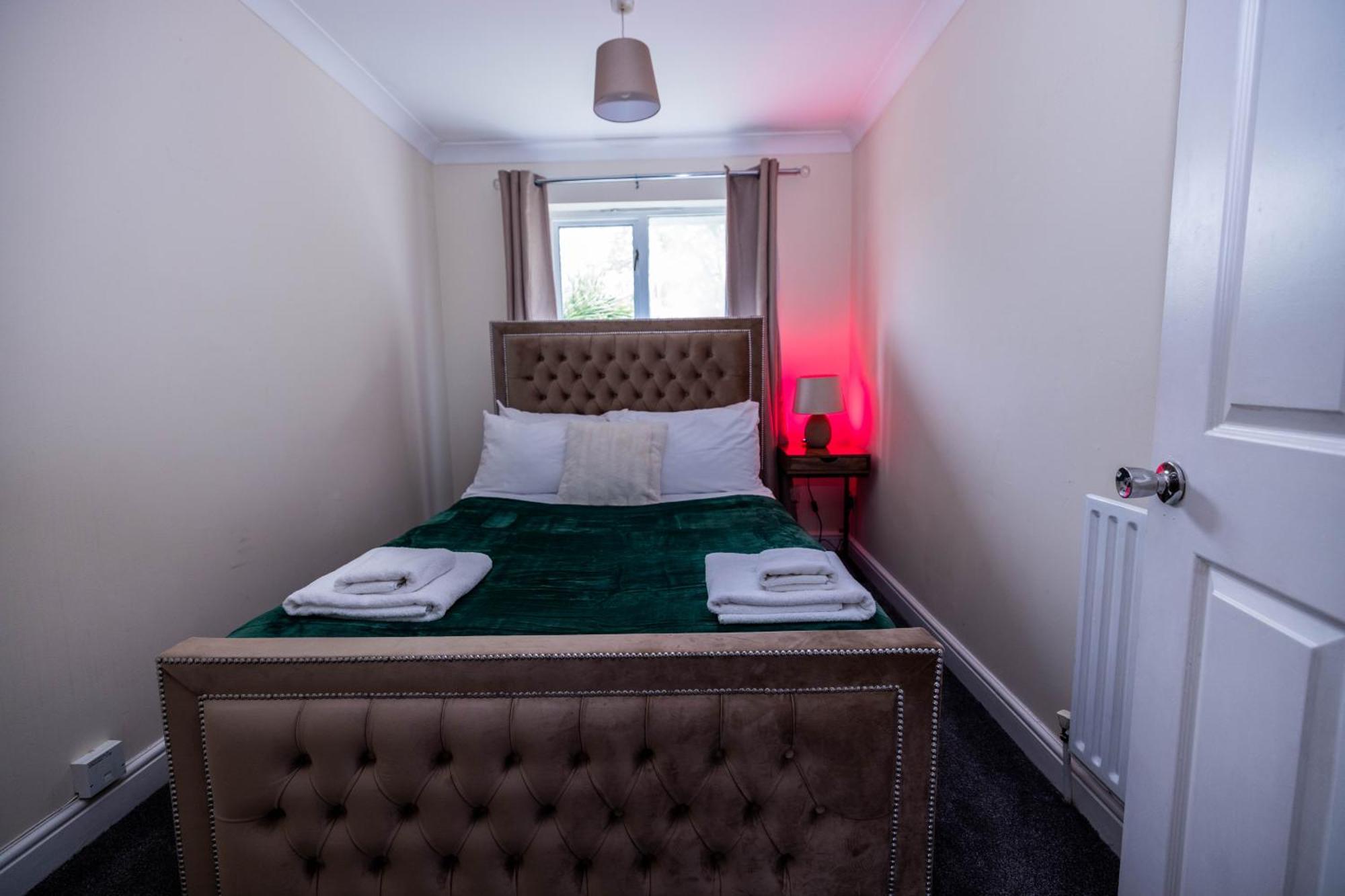 3kingbr&sofabed-garden-aircon-bbq-parkg * London