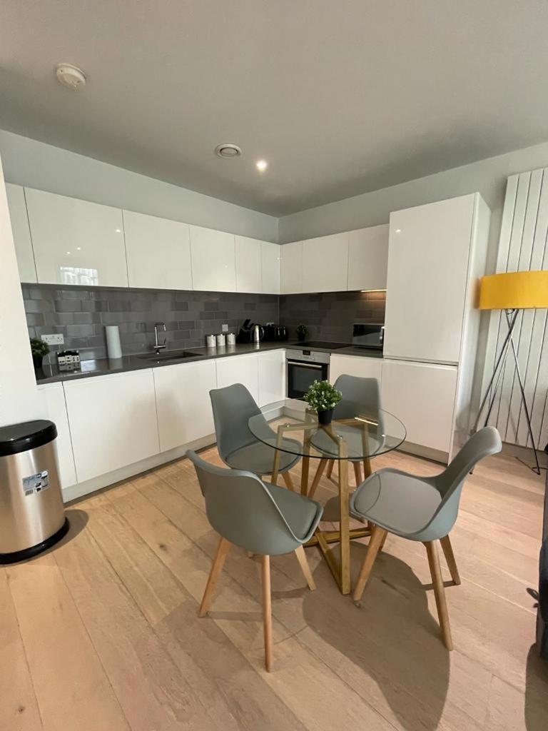Apartment 2bed Royal Wharf