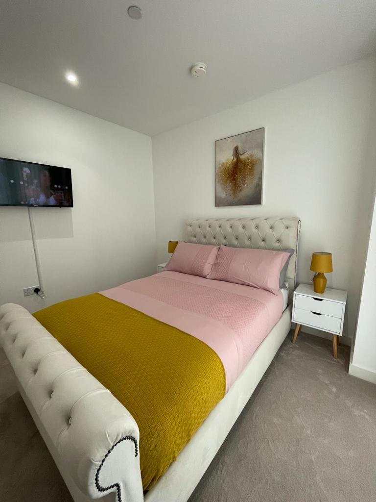 2bed Royal Wharf * London