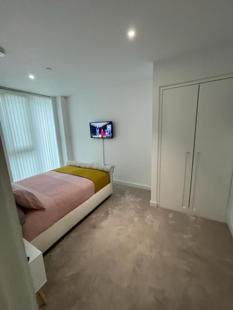 Apartment 2bed Royal Wharf *
