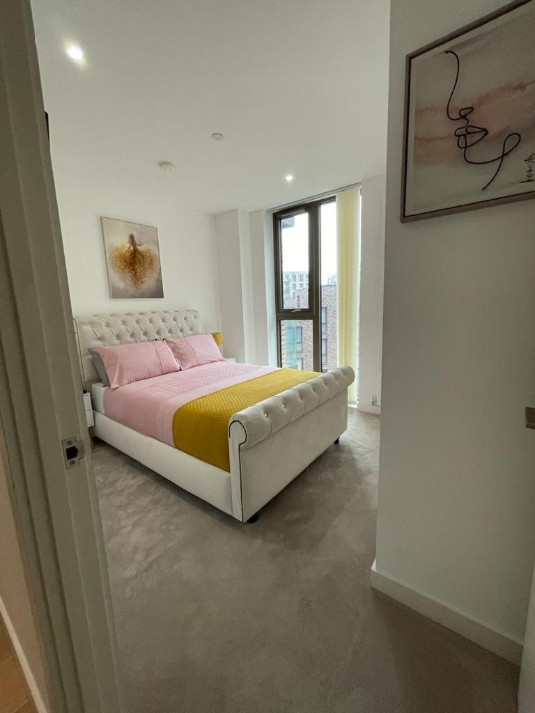 Apartment 2bed Royal Wharf *