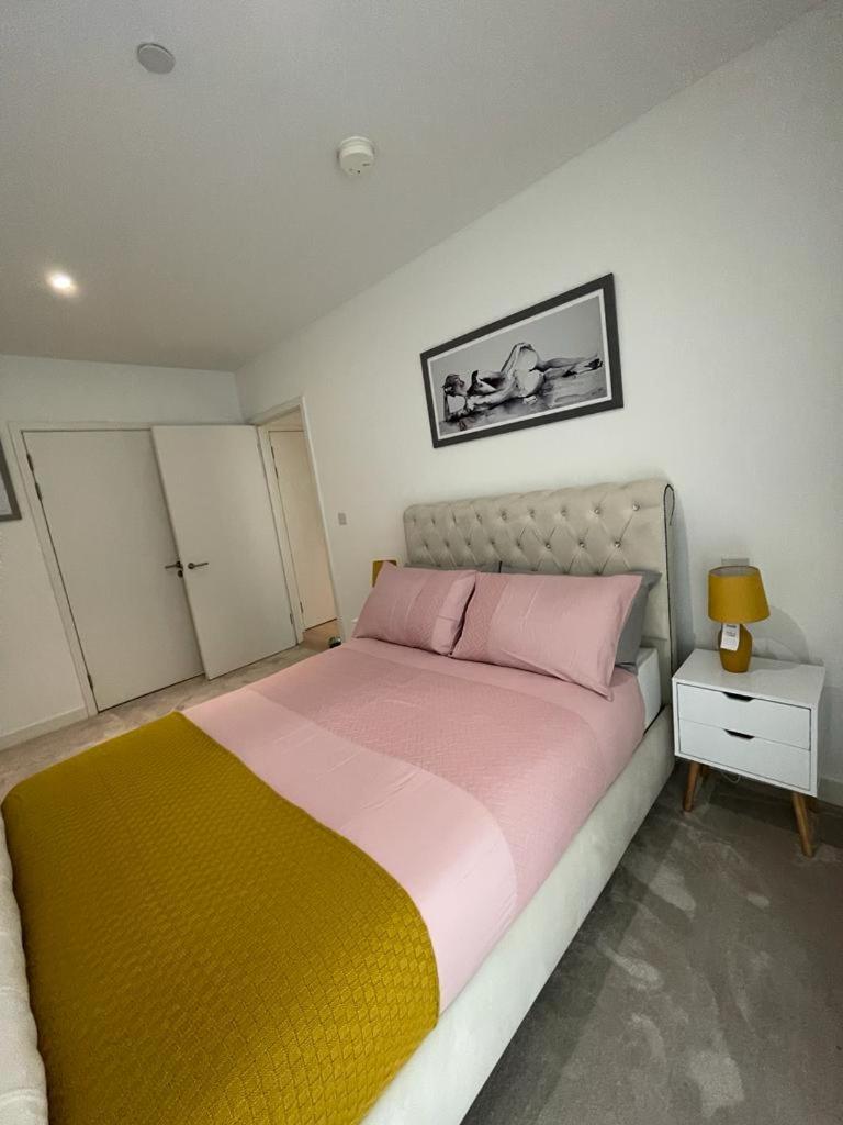 Apartment 2bed Royal Wharf *