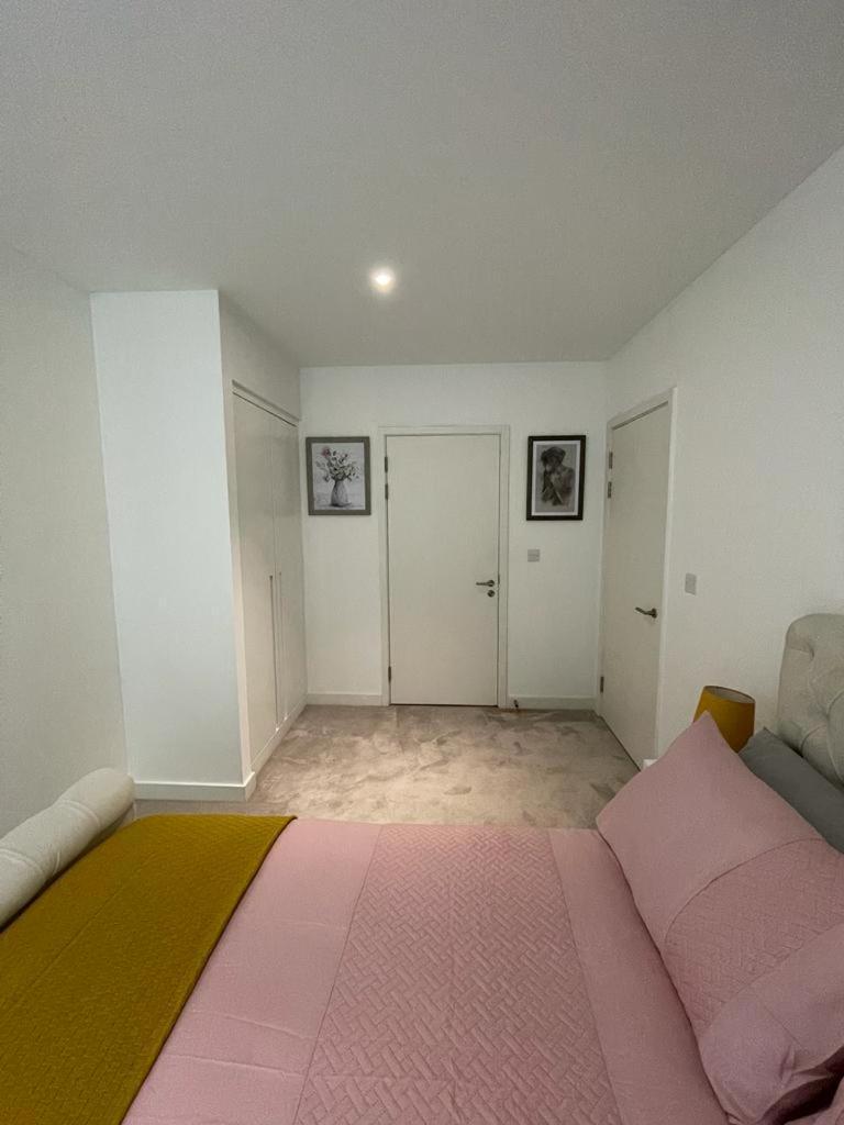 2bed Royal Wharf Apartment London