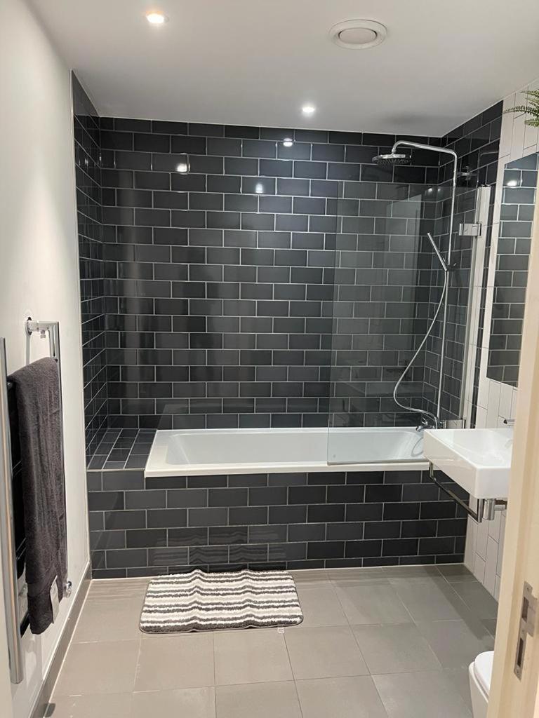 Apartment 2bed Royal Wharf *