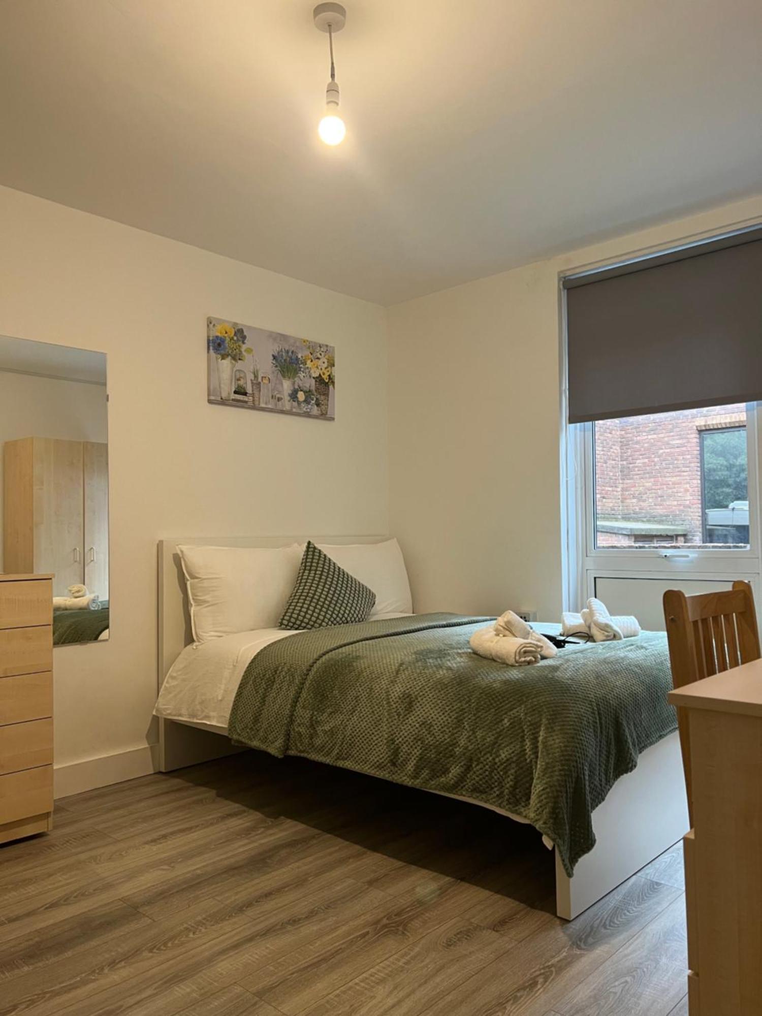 Lovely Triple And Quadruple In Euston & Square In London