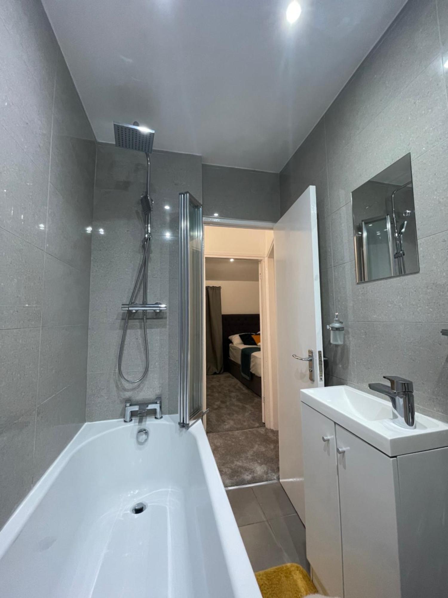 Tooting - Cosy 2 Bedroom House With Garden, 5 Mins Walk To Tube Station Сasa de vacaciones *