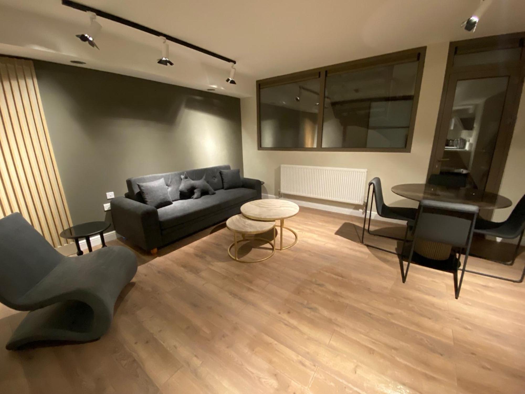 Goodwin St Capsulehotel *