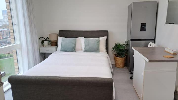 Cozy Double With Large En Near Canary Wharf With Amazing Views In A Shared Habitación en casa particular