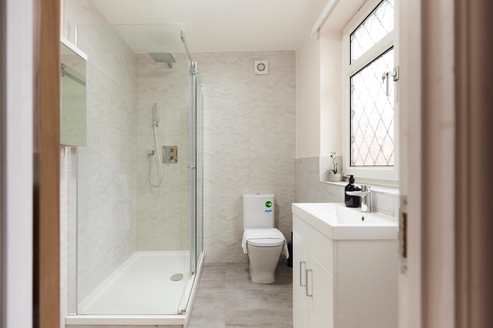 The Redbridge Sanctuary - Spacious 3bdr House With Garden * Londres