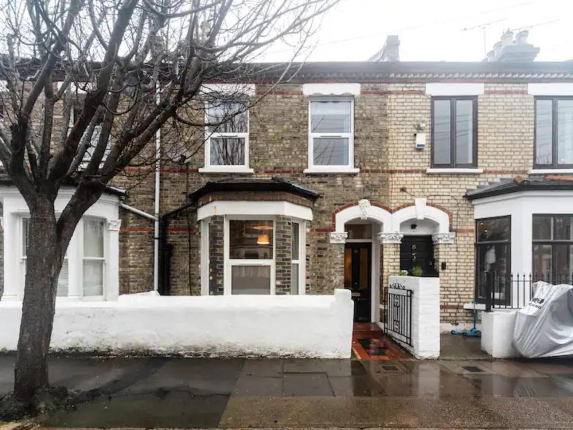 Pass The Keys Characterful Victorian Near Holiday home London