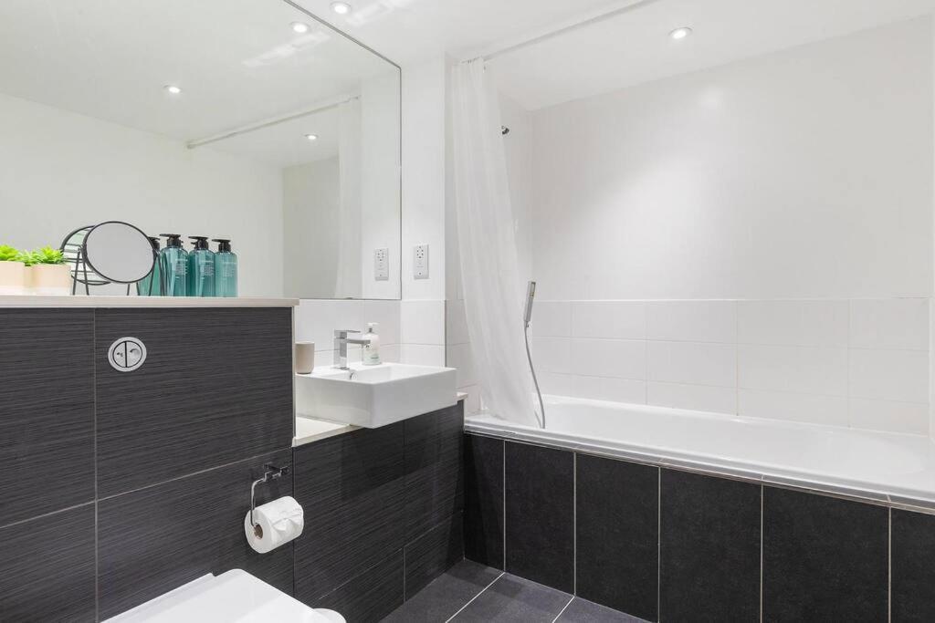 Stylish With Underground Parking Apartment London